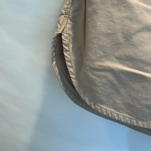 Uniqlo Kahki miniskirt - Picture 3 of 5